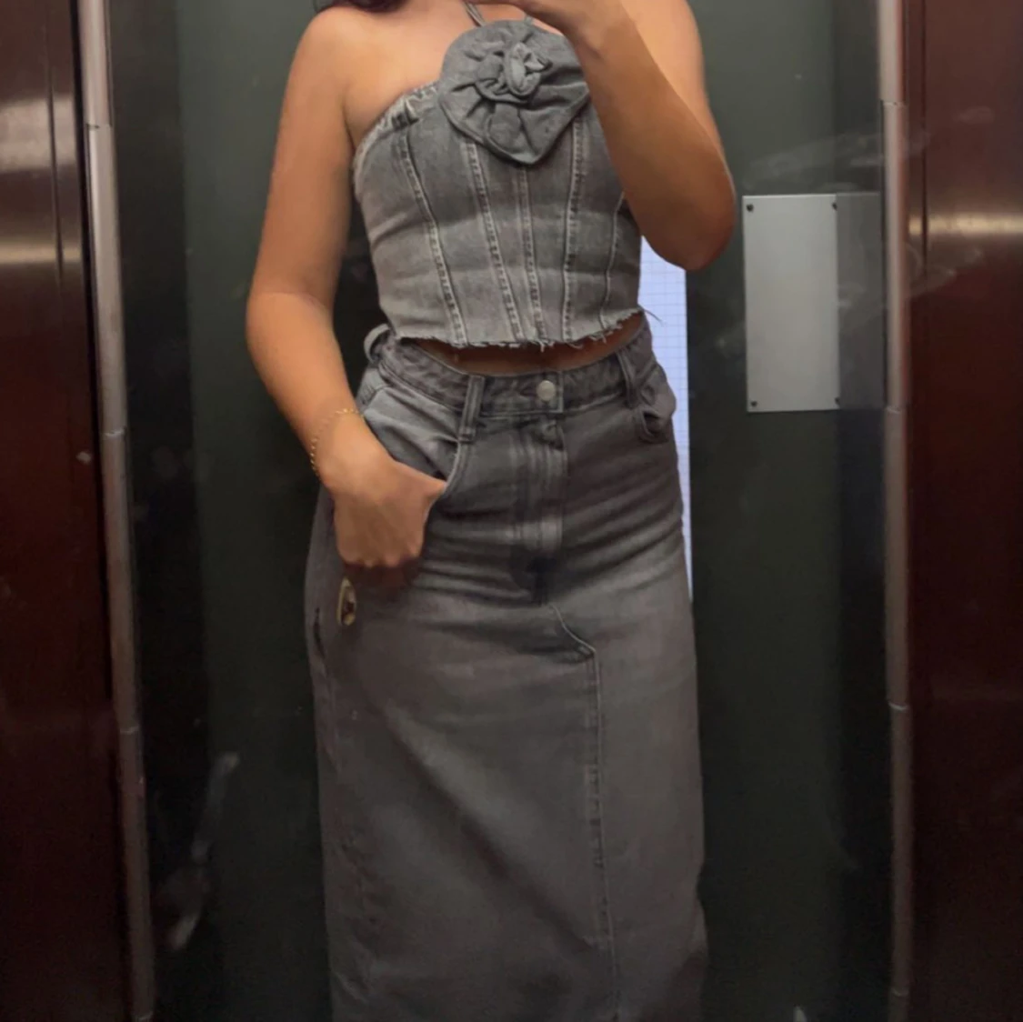 Grå lång jeanskjol med slits - 1