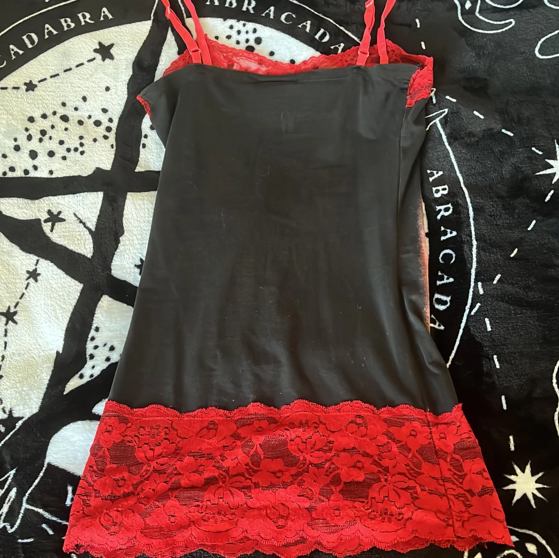 Svart och röd linneklänning Too Fast - 4