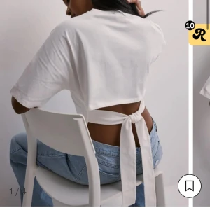 Vit topp med knyt i ryggen - Populära knyt toppen från Nelly! 