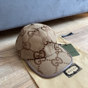 Gucci keps - Säljer en helt ny Gucci keps. Har fler kepsar på profilen. 
