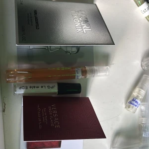 Samples på olika parfymer - Säljer samples kit på pdm altahiir 10ml, karl ikonik 2ml, Versace Eros flame 2ml och JPG le male le parfum 5ml. Alla är nästan fulla.