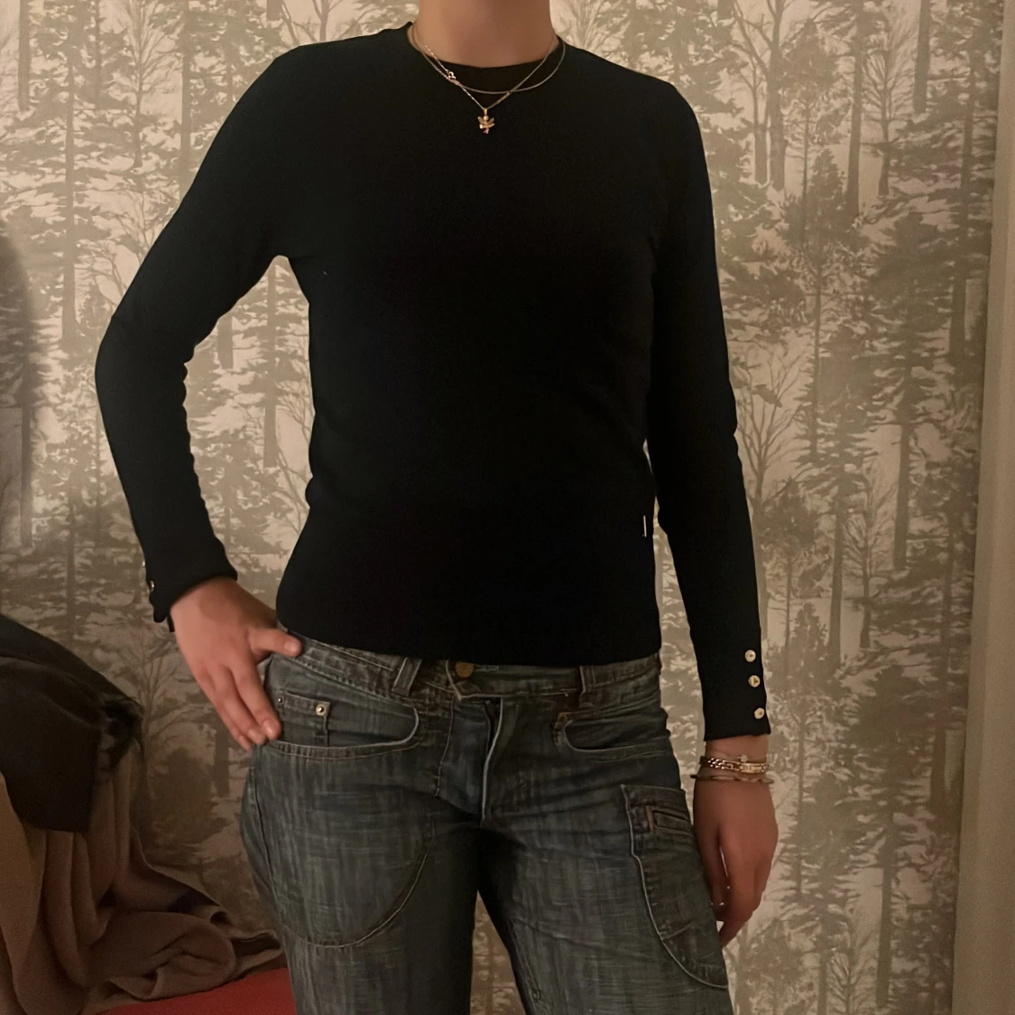 Svart långärmad tröja med knappar HOLLY WITHE by Lindex 