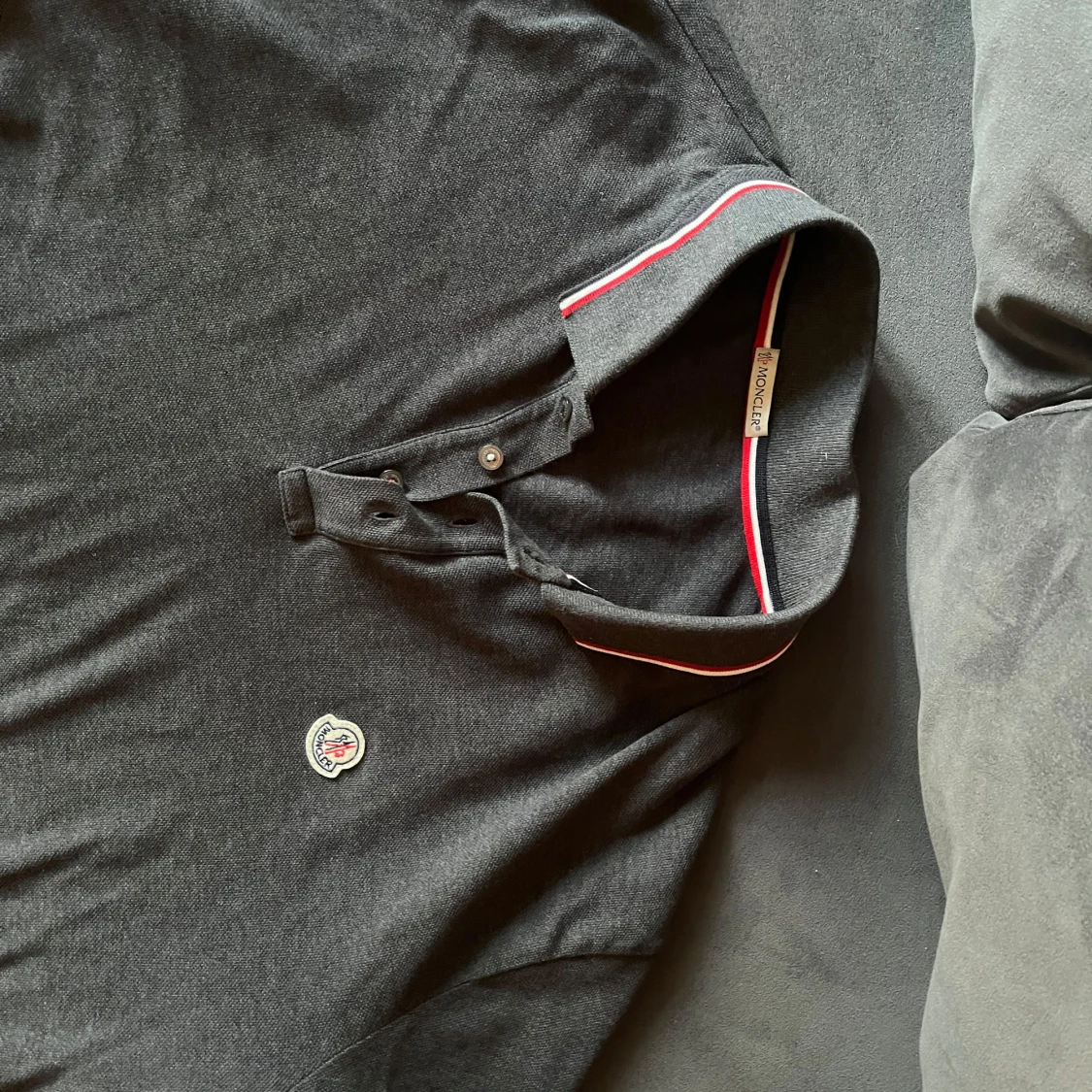 Mörkgrå Moncler pikétröja långärmad