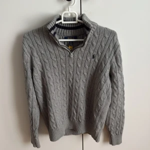 Ralph lauren half zip - Grå Ralph lauren half zip. Toppskick✅. Storlek 14-16 (L). 