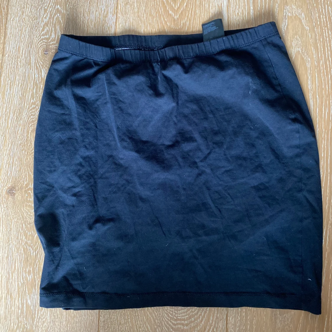 Svart basic kortkjol från H&M - 1