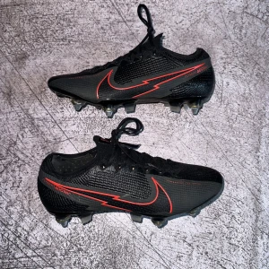 Nike mercurial vapor 13 elite sg - 9/10 condition (brand new), I’m Dutch so please all questions and offers in English. Payment can go through PayPal.