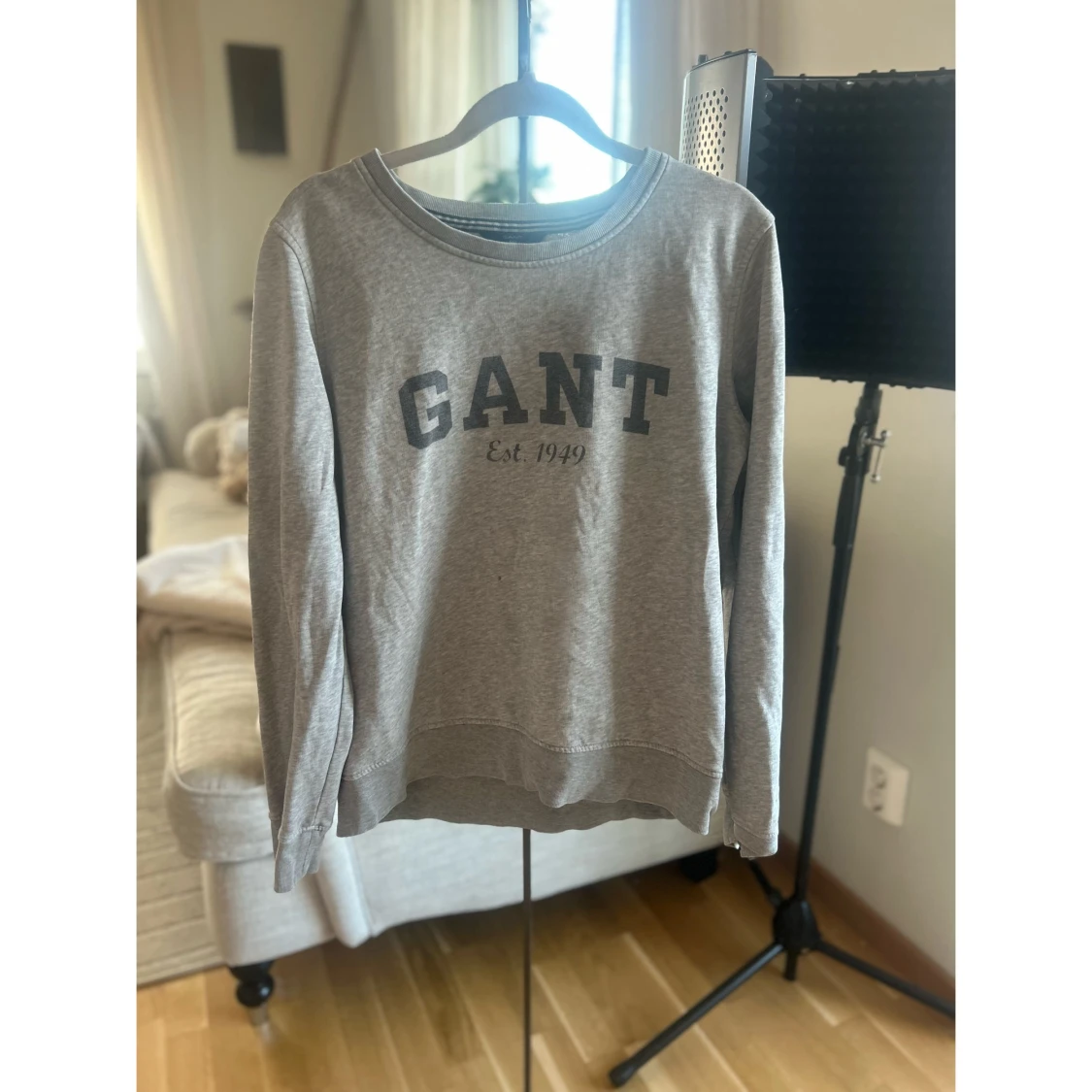 Grå sweatshirt från GANT - 2