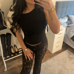 Spetskosymbyxor - Spetskostymbyxor med inbyggd Trosa typ ”som short” perfekt för utgång och festligt tillfälle nästan helt oandvända