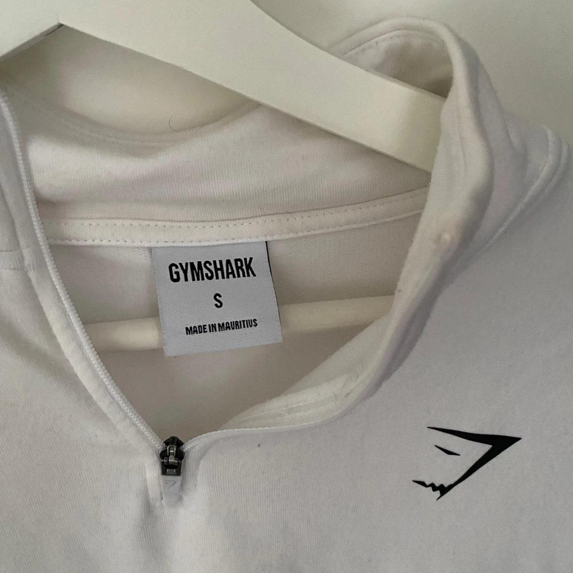 Vit croppad hoodie från Gymshark - 2