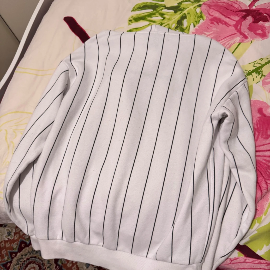 Vit randig hoodie från black squad - 1