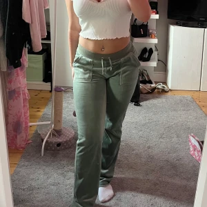 Gröna juicy byxor  - Gröna juicy couture byxor, jätte sköna och fin färg