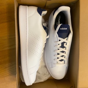 Vita sneakers Adidas - Helt Nytt 