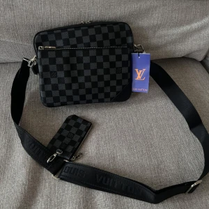 Axelväska - Fick i present, passar inte min stil