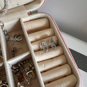 Silver fjärils ring  - En jätte fin silver ring från wickicom 💍aldrig använd då jag inte använder silver längre 💞 