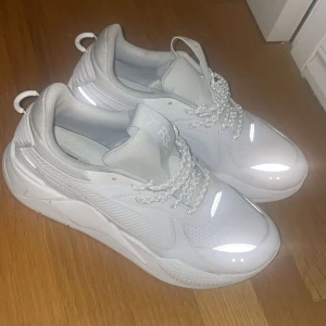 Puma skor - Säljer ett par Puma skor i toppskick, det är bara använda 3 gånger. Storlek 42