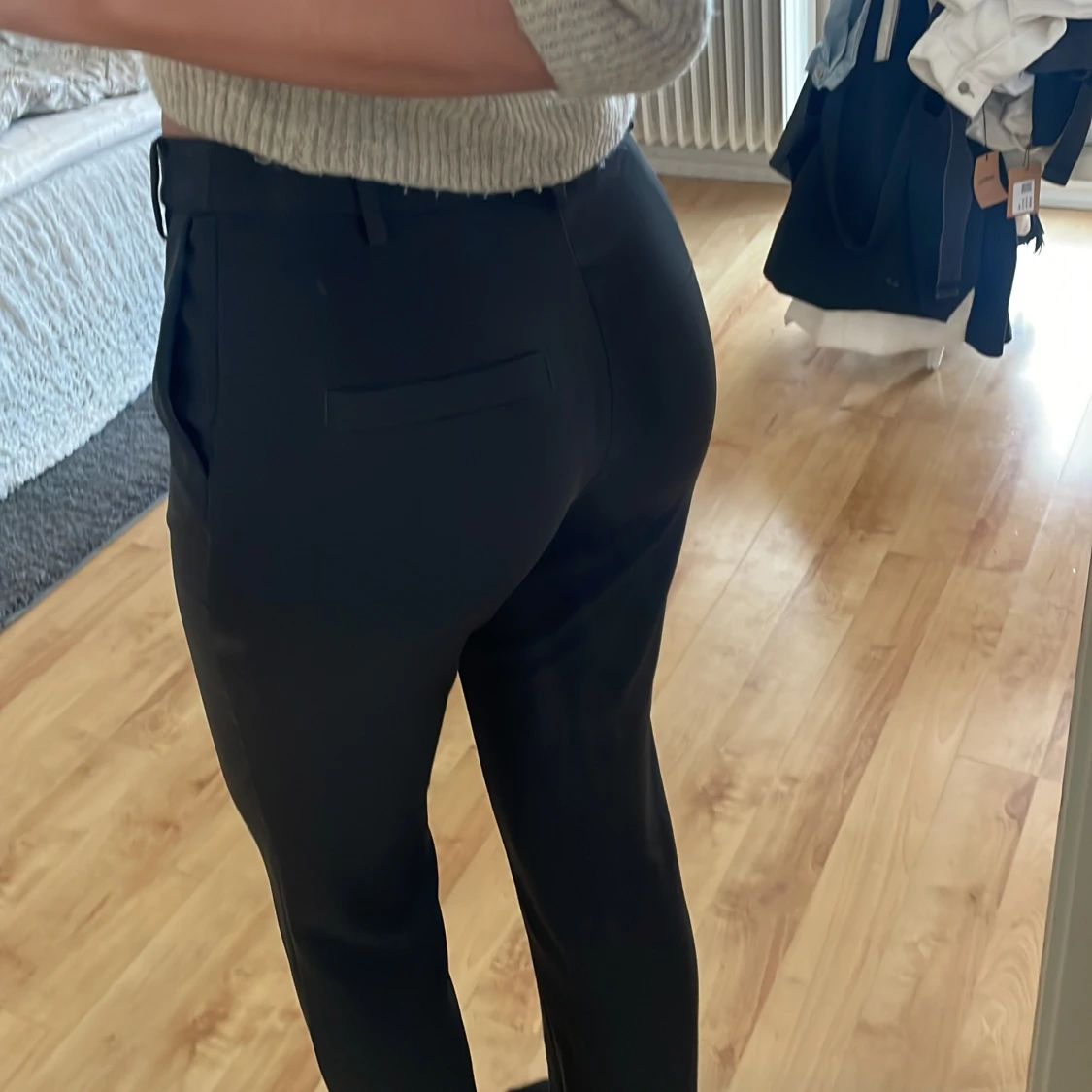 Svarta kostymbyxor med normal passform - 1