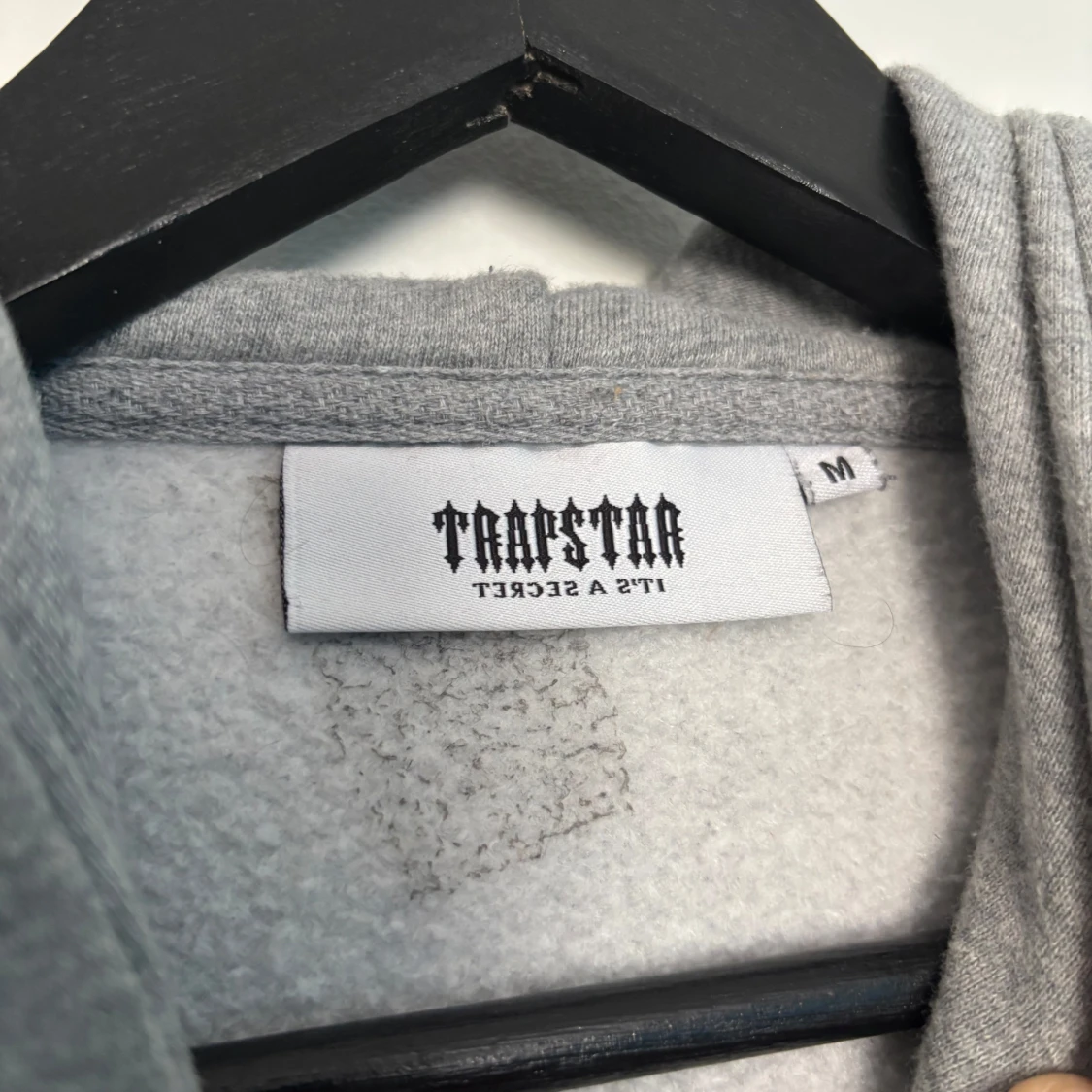 Grå och svart hoodie från Trapstar - 3
