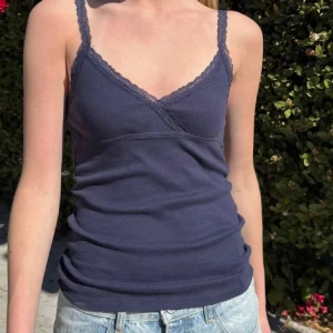 Brandy Melville linne  - Marinblått linne från brandy💓 liknar den från första bilden!
