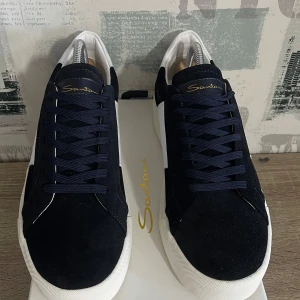 Flycrew Santoniskor  - skick: 10/10.        Og medföljer        Fraktas samma dag    Outlet vara 