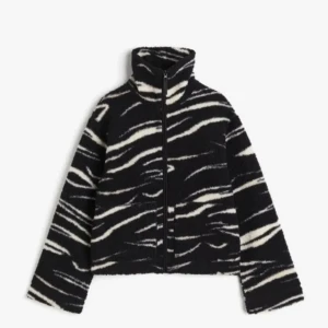 Zebramönstrad tröja  - Säljer denna mysiga tröja, knappt använd. Säljer då den är för liten för mig. Hör av dig vid frågor💗