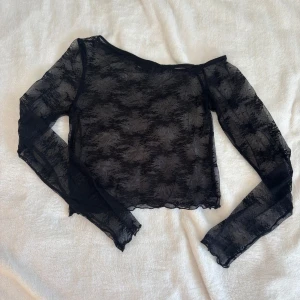 Svart spetstopp - Långärmad svart spets topp från ASOS. Endast testad.