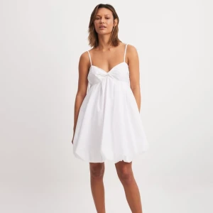 Klänning  - NAKD klänning, perfekt studentklänning oanvänd med prislapp kvar