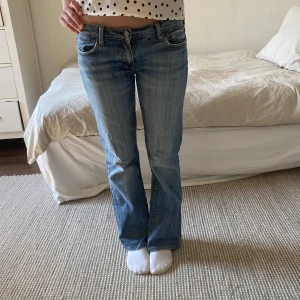 Lågmidjade jeans  - Lågmidjade jeans från 7 for all mankind, jättebra skick! Är 165 cm lång 