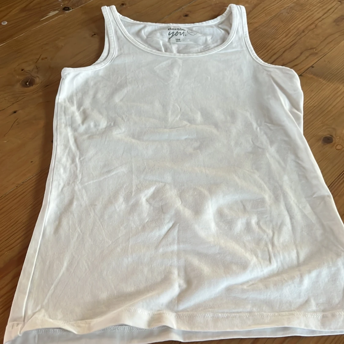 Vit linnetopp från Basic you