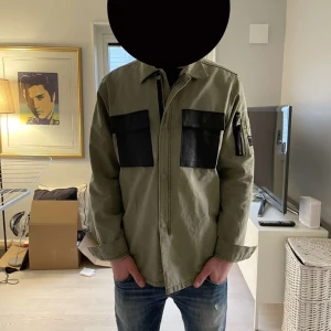 Byten! Grön replay field jacket  - Är intresserad av att byta min replay field jacket i storlek M mot nått anat kul. Köpt för 3000 men har tyvärr inget kvitto. Hör gärna av er vid frågor och funderingar 😁👌