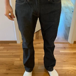 Levi Jeans 504 - Unika Levi 504 jeans med en cool grå liknade färg. Loose fit. W:31 L:32. Bra skick. Pris kan diskuteras. Står inte för frakt.