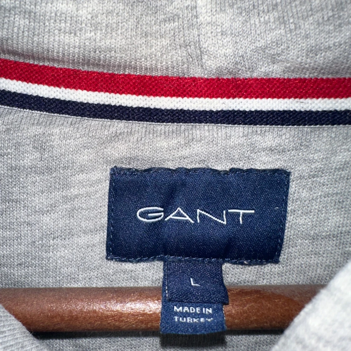 Grå hoodie från GANT - 2