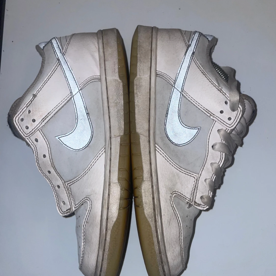 Nike Dunk i beige och vit - 1