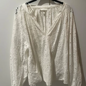 Vit blus - Vit blus i bra skick