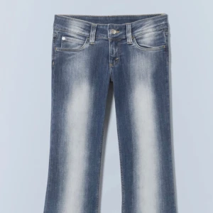 Weekday jeans - Säljer då de inte kommer till användning, inga defekter 💓 Helt slutsålda på hemsidan! Storlek 26 och längd 30 😇