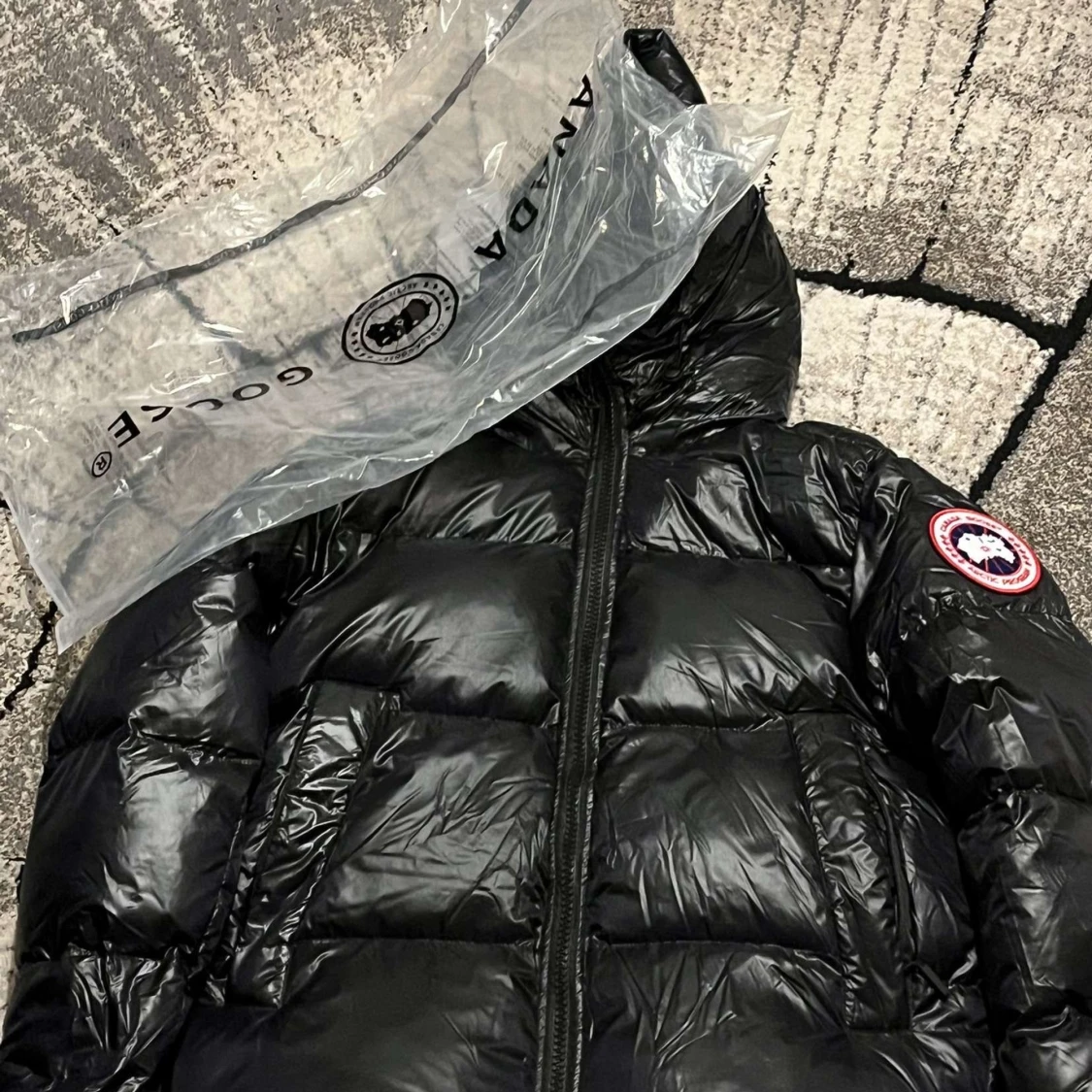 Svart pufferjacka från Canada Goose