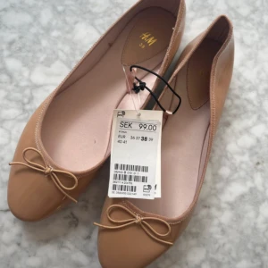  ballerinaskor - Säljer ett par super fina ballerina skor, i ny skick❣️❣️ köpare står för frakt 📦 