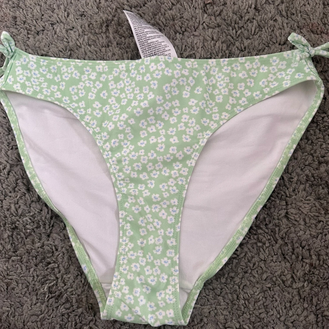 Grön blommig bikini från H&M - 1