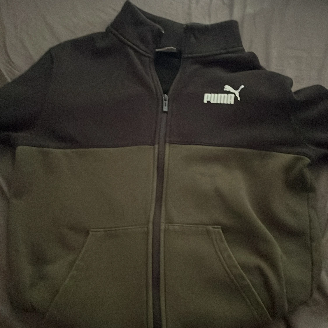 Svart och olivgrön jacka från Puma - 2