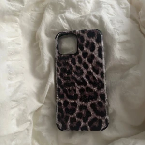 Mobilskal  - Passar iPhone 12 och alla mobiler som är som iPhone 12! 