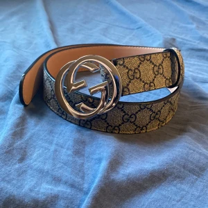 Snyggt bälte med silver spänne - Nytt