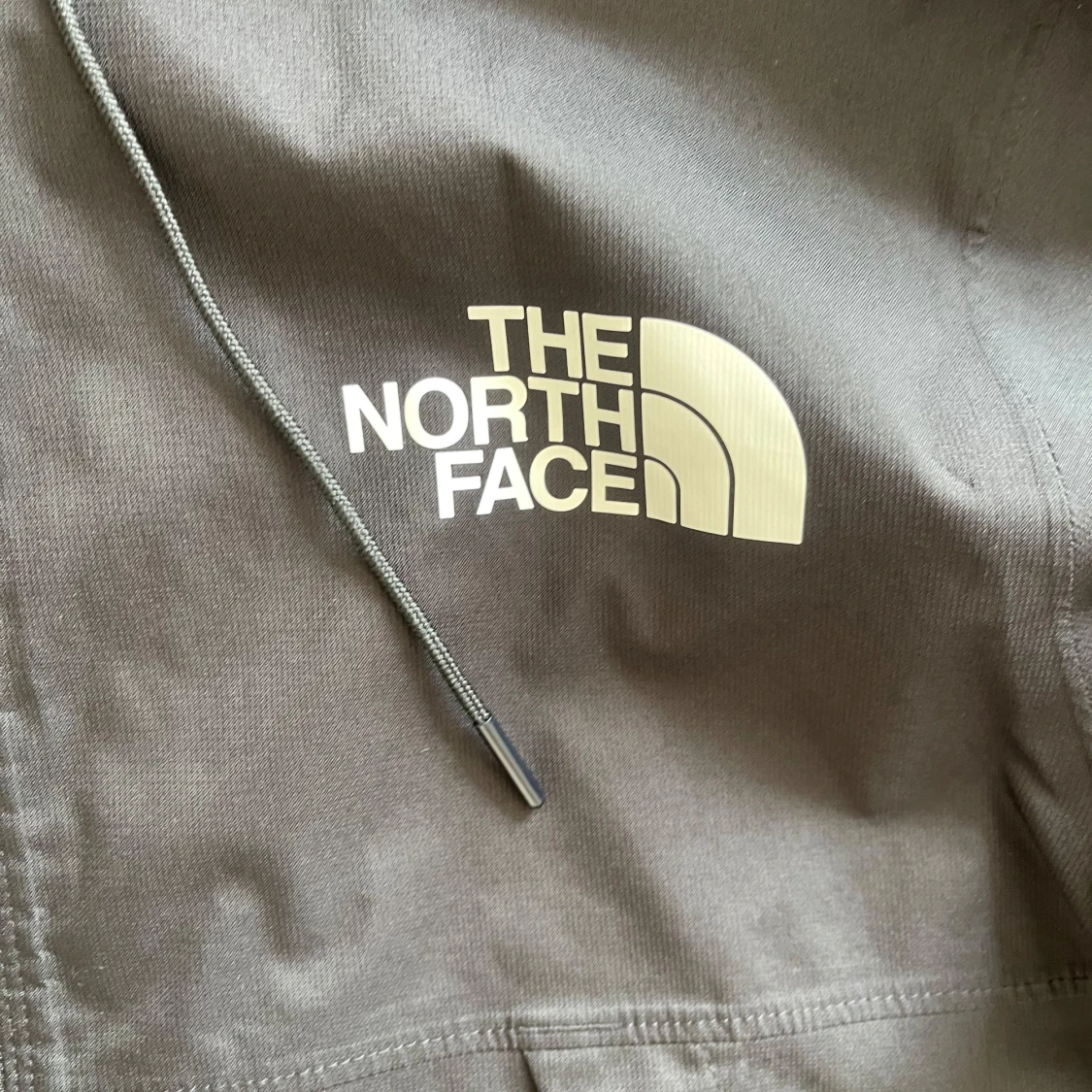 Grå vindjacka från The North Face - 2