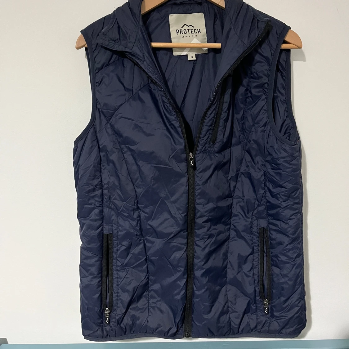 Mörkblå dunväst från Protech