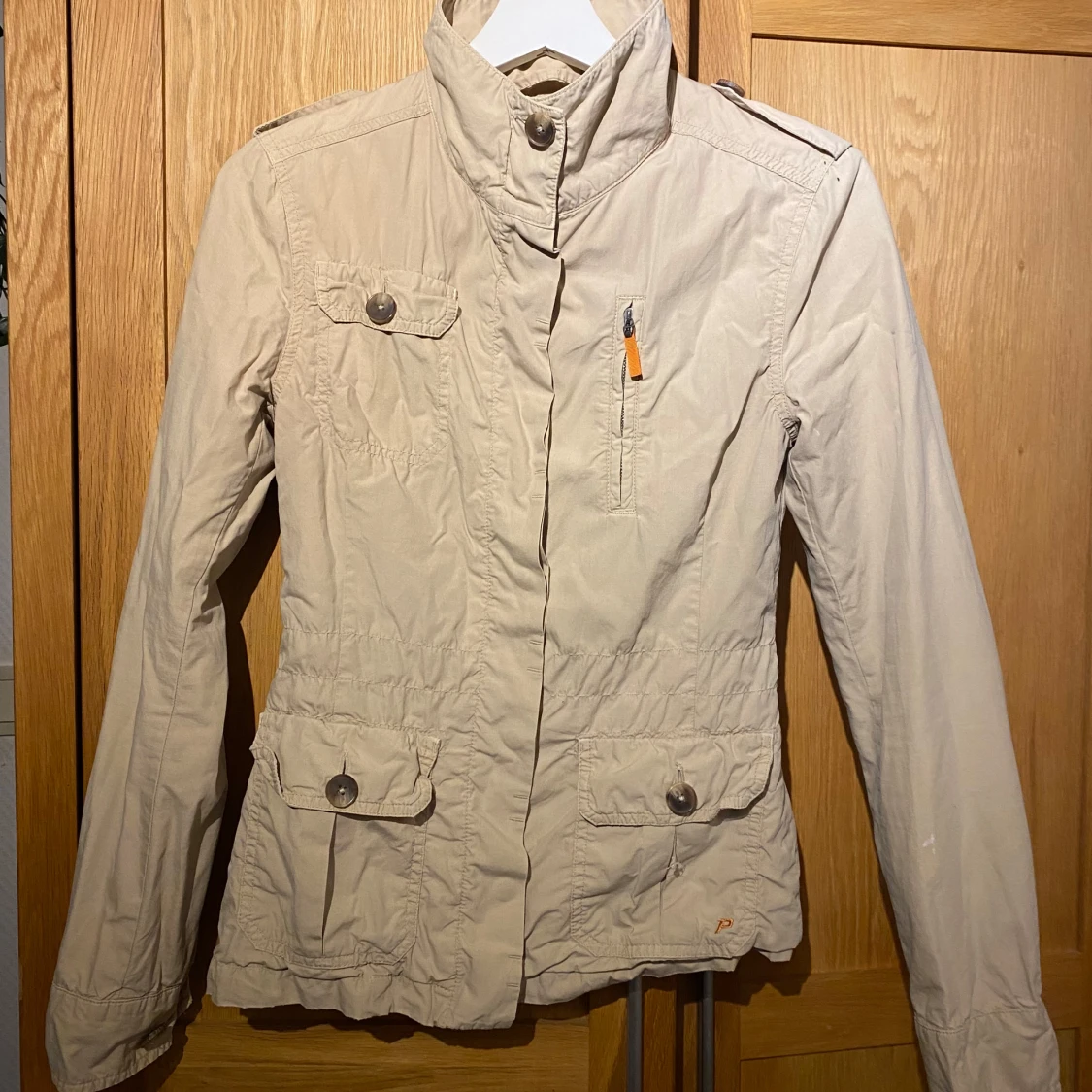 Beige vindjacka Peak Performance XS