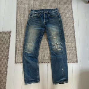 Kapital selvedge jeans - Japanska selvedge jeans från Kapital med slitningar. Storlek 28 men kan passa större 