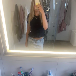 Marin blå topp med volangkant - Kontakta mig gärna vid frågor❤️kolla även gärna i min profil för andra fina plagg❤️ Size 158