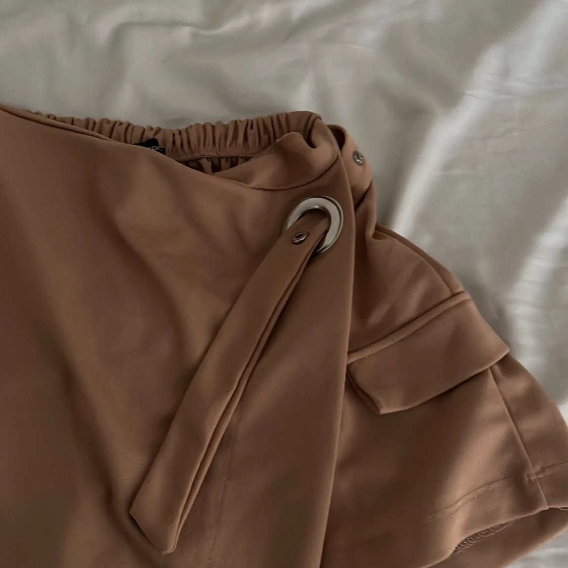 Beige omlottshorts från Kechi Woman - 4