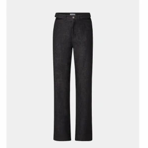 Jeans från cloeys - Säljer dessa helt oanvända jeansen från cloeys💗 Köpta för 1800kr
