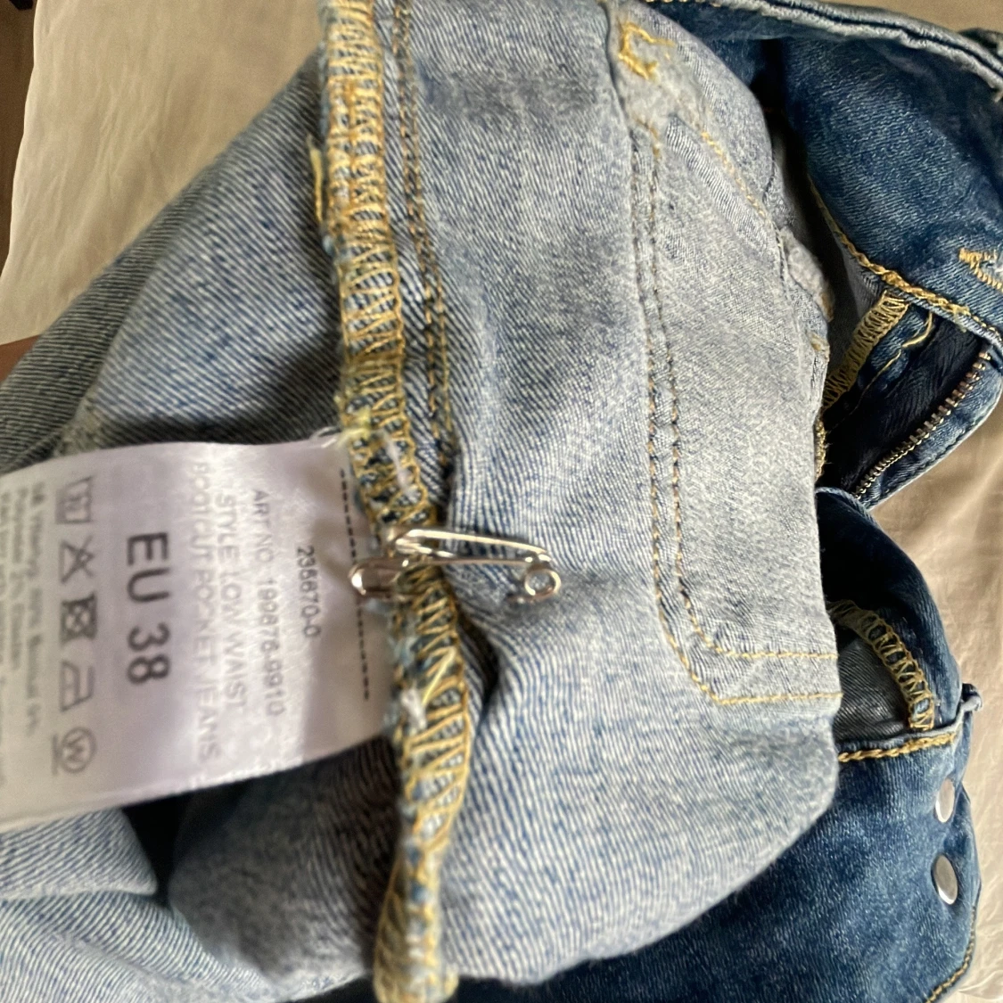 Blå jeans med stora fickor från Nelly - 3