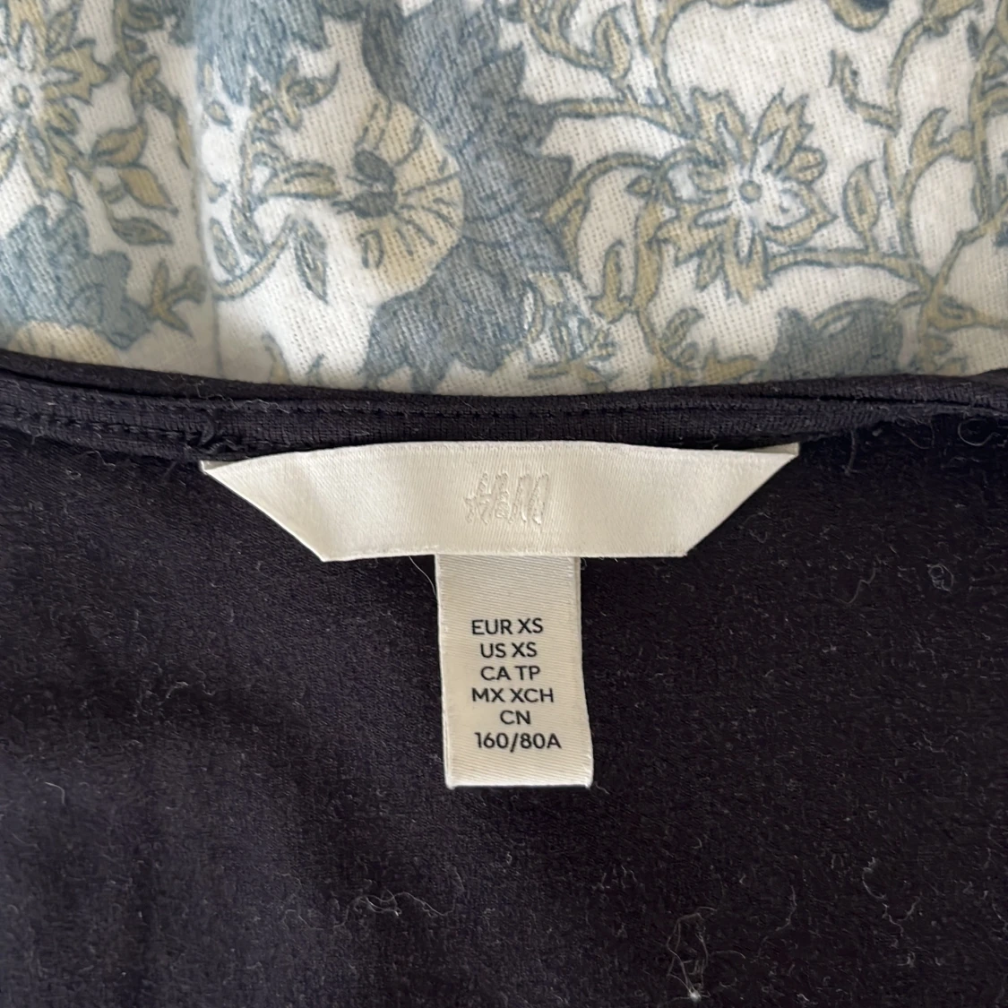 Svart långärmad topp från H&M  - 2