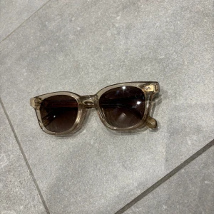 Beiga solglasögon från chimi  - Bra skick och använt ytterst fåtal gånger!